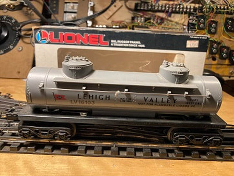 Lionel Lehigh Valley 16103 2 Dome Tank Car RPN